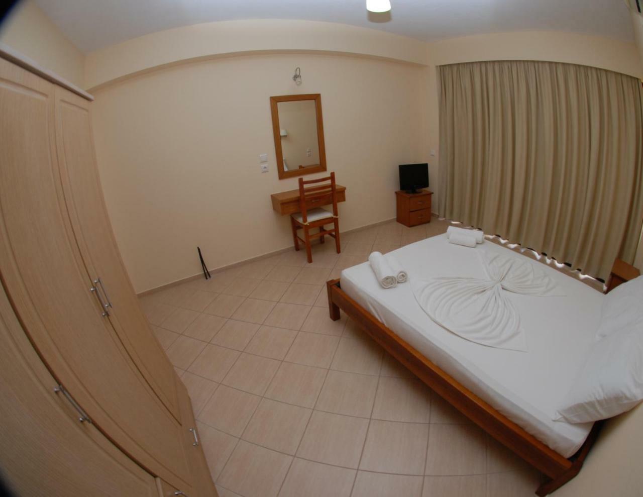 Nikos Hotel And Apartments Saranda Dış mekan fotoğraf
