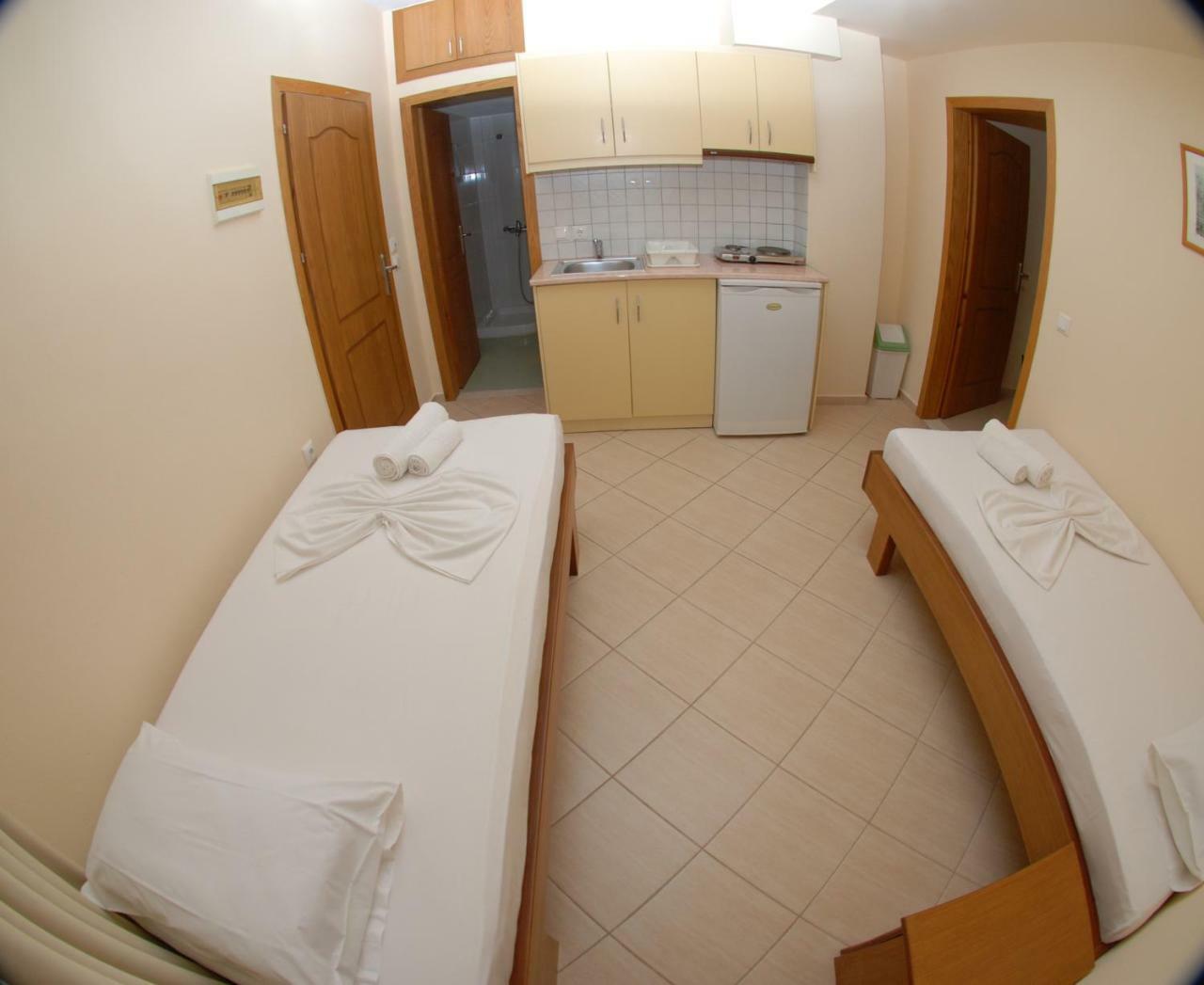 Nikos Hotel And Apartments Saranda Dış mekan fotoğraf