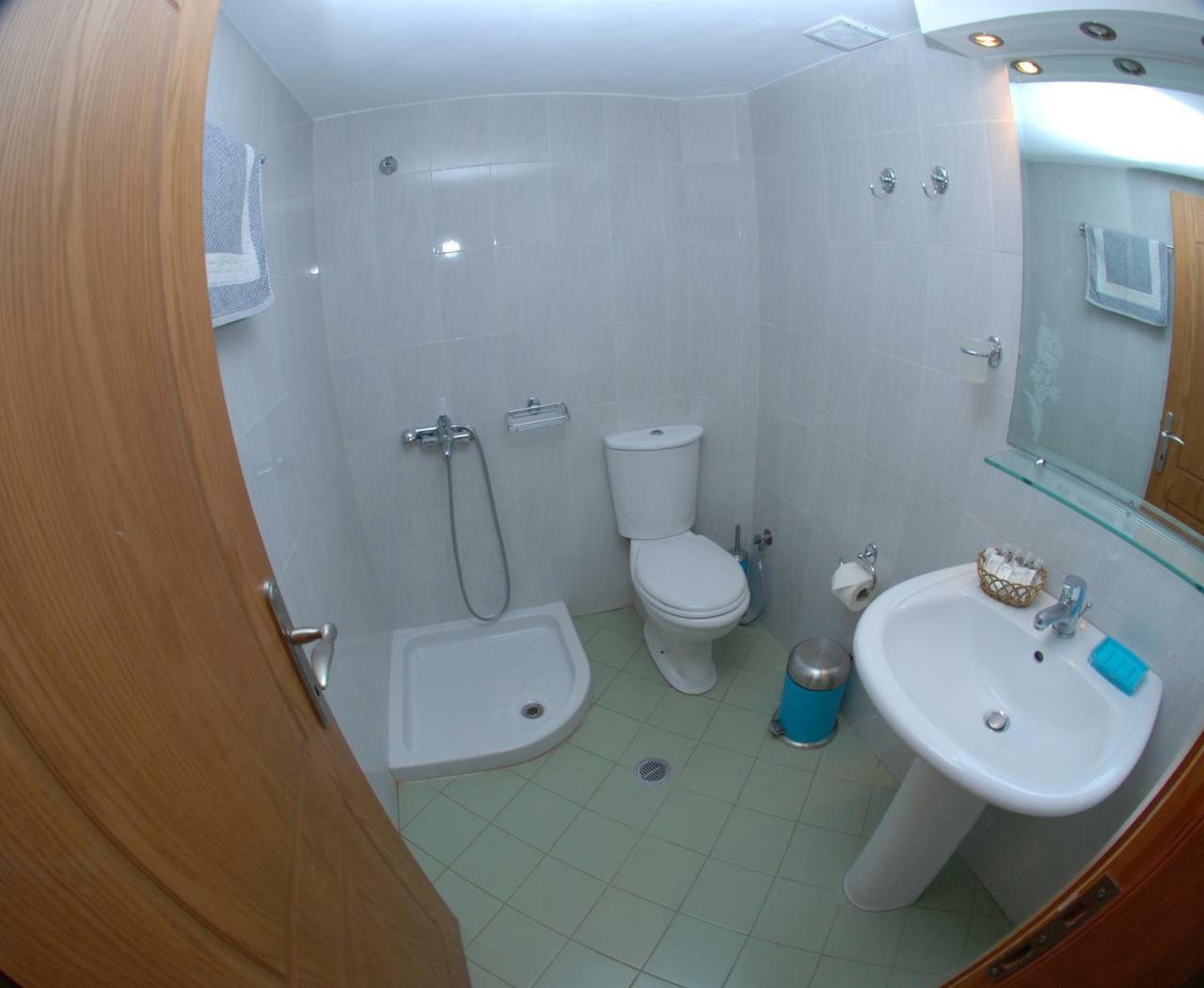 Nikos Hotel And Apartments Saranda Dış mekan fotoğraf